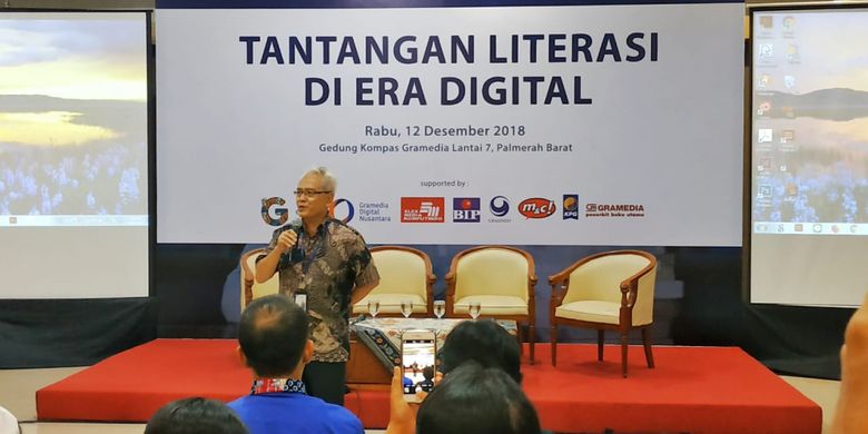 Suwandi S Brata, Direktur  seminar bertajuk Tantangan Literasi di Era Digital, di Gedung Kompas Gramedia, Jakarta, 12 Desember 2018.
