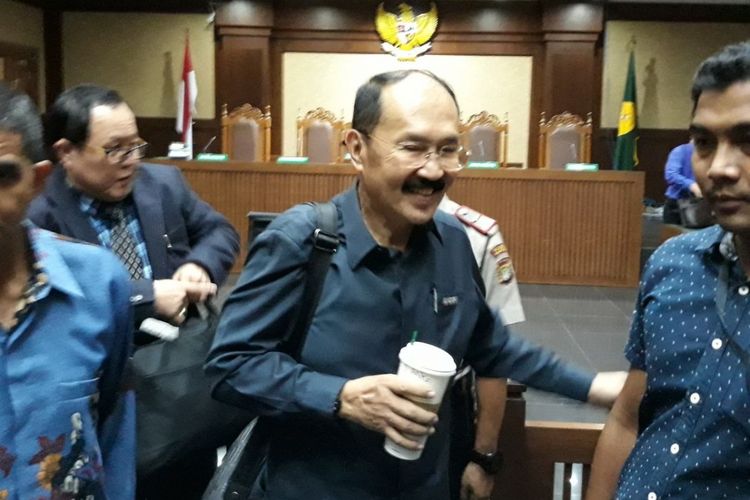 Advokat Fredrich Yunadi usai membacakan nota keberatan (eksepsi) di Pengadilan Tipikor, Jakarta, Kamis (15/2/2018).