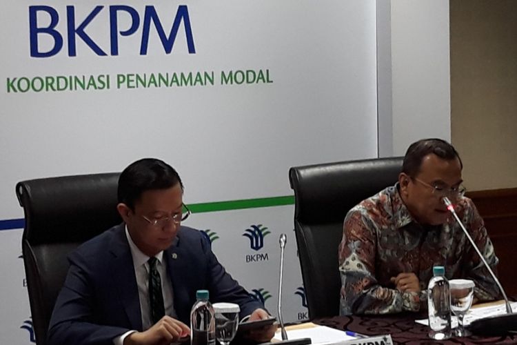Konferensi pers realisasi investasi tahun 2017 oleh Kepala Badan Koordinasi Penanaman Modal (BKPM) Thomas Trikasih Lembong di Jakarta, Selasa (30/1/2018).