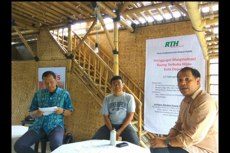 Diskusi menggugat marginalisasi ruang terbuka hijau Kota Depok di Sawangan, Depok, Senin (12/2/2018).