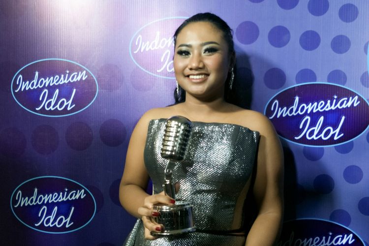 Juara Indonesian Idol 2018 Maria Simorangkir dalam jumpa pers di Ecovention Taman Impian Jaya Ancol, Jakarta Utara, Selasa (24/4/2018).