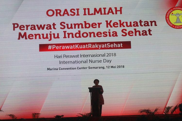 Megawati Soekarnoputri menyampaikan orasi ilmiah di sela peringatan hari perawat internasional 2018 di Semarang, Sabtu (12/5/2018).