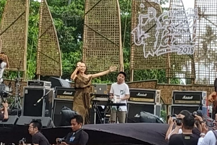 Penyanyi Andien tampil di Senggigi Sunset Jazz, Kabupaten Lombok Barat, Nusa Tenggara Barat, Minggu (9/12/2018).