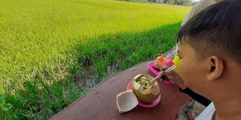 Mie ayam klamud di Bantul, DI Yogyakarta.