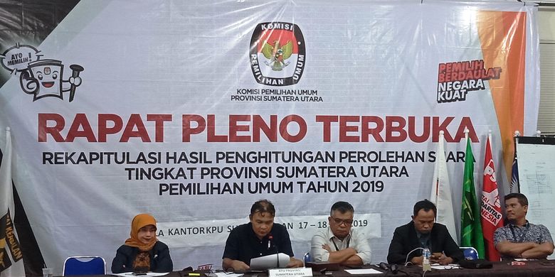 KPU Sumut masih berusaha menyelesaikan rekapitulasi hasil penghitungan suara tingkat provinsi yang sudah tiga kali molor dari waktu yang ditentukan, Minggu (19/5/2019) 