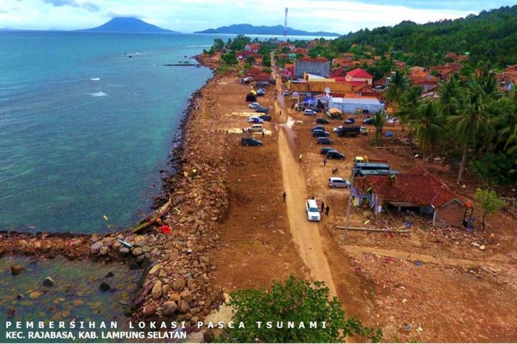 Penanganan pasca-bencana tsunami di Provinsi Lampung.