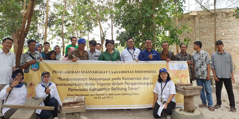 Tim Pengabdian Masyarakat Vokasi UI melaksanakan program Pemberdayaan Masyarakat berupa Konservasi Madu Trigona Belitung Timur (18-20/7/2019).