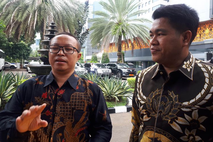 Kuasa hukum Ani Hasibuan, Slamet Hasan (kiri) di Polda Metro Jaya, Senin (20/5/2019).