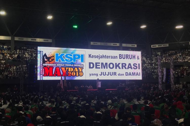 Suasana peringatan Hari Buruh 2019 di Tennis Indoor Senayan, Jakarta Pusat, Rabu (1/5/2019).