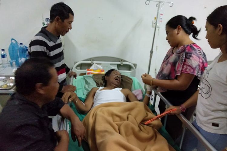 Ketua Pengawas Kecamatan Rendang, Karangasem, Bali, I Gede Artana (52) menjapani perawatan intensif di RSUD, Sanjiwani, Gianyar