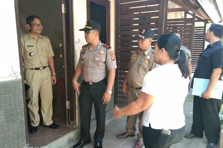 Razia penginapan oleh Satpol PP Kecamatan Buleleng, Senin (9/9) siang.