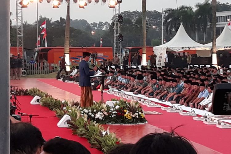 Presiden Joko Widodo saat memberikan sambutan pada acara buka bersama TNI Polri di Mabes TNI, Cilangkap, Jakarta Timur, Selasa (5/6/2018).