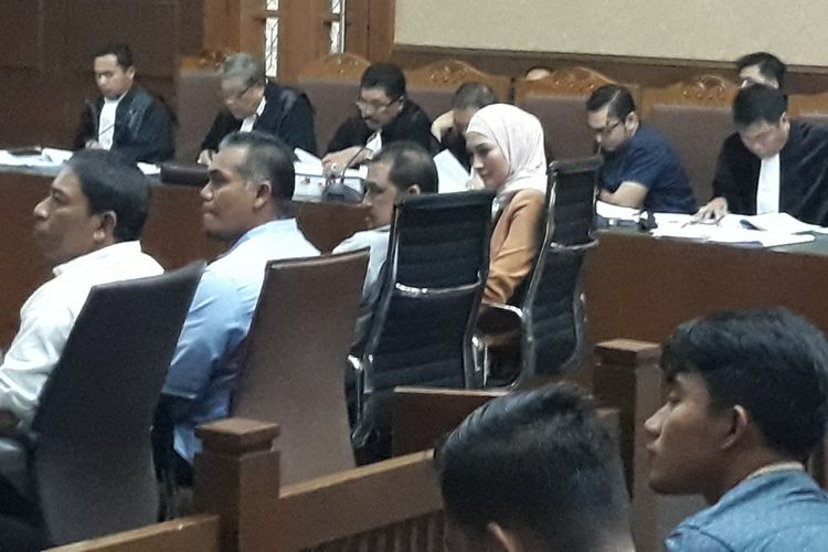 Steffy Burase bersaksi dalam persidangan untuk terdakwa Irwandi Yusuf di Pengadilan Tipikor Jakarta, Senin (4/2/2019).