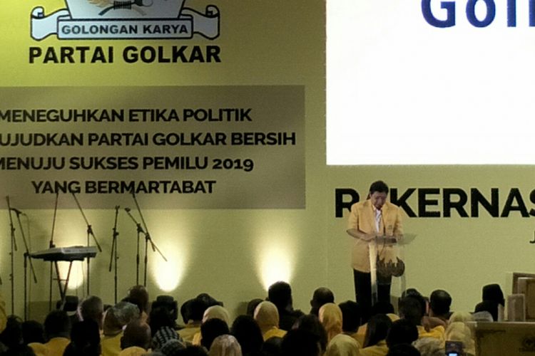 Ketua Umum Golkar Airlangga Hartarto membuka Rakernas Golkar di Hotel Sultan, Jakarta, Kamis (22/3/2018)