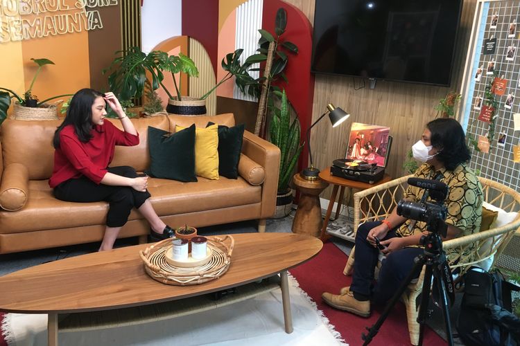 Putri Tanjung saat berbincang dengan Kompas.com di sela kesibukannya, Kamis (18/3/2021).