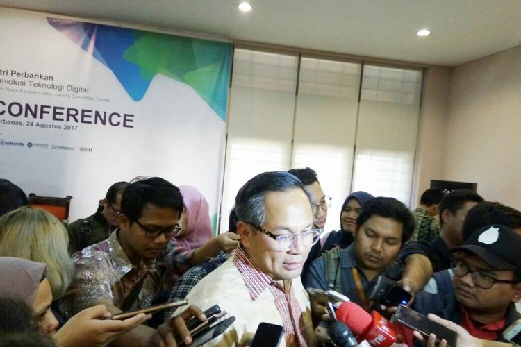 Direktur Utama Bank Mandiri, Kartika Wirjoatmodjo usai acara konfrensi pers Indonesia Banking Expo di Perbanas Institut, Jakarta, Kamis (24/8/2017).