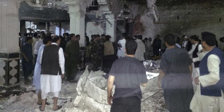Kondisi masjid pascaledakan bom bunuh diri di Provinsi Herat, Afganisatan, Selasa (1/8/2017) malam.
