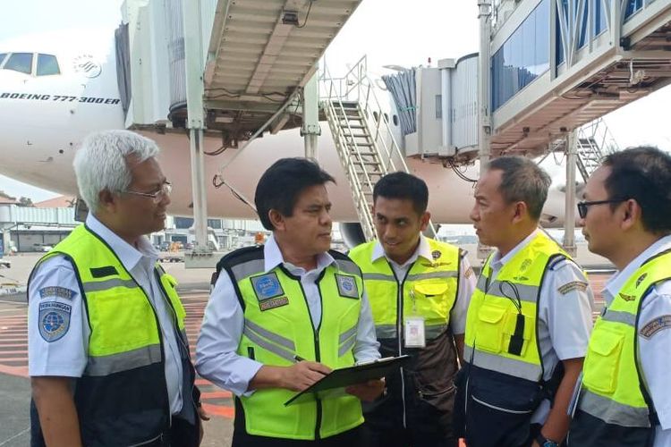 Dirjen Perhubungan Udara Agus Santoso melakukan rampcheck penerbangan haji di Bandara Soekarno-Hatta, Rabu (25/7/2018)