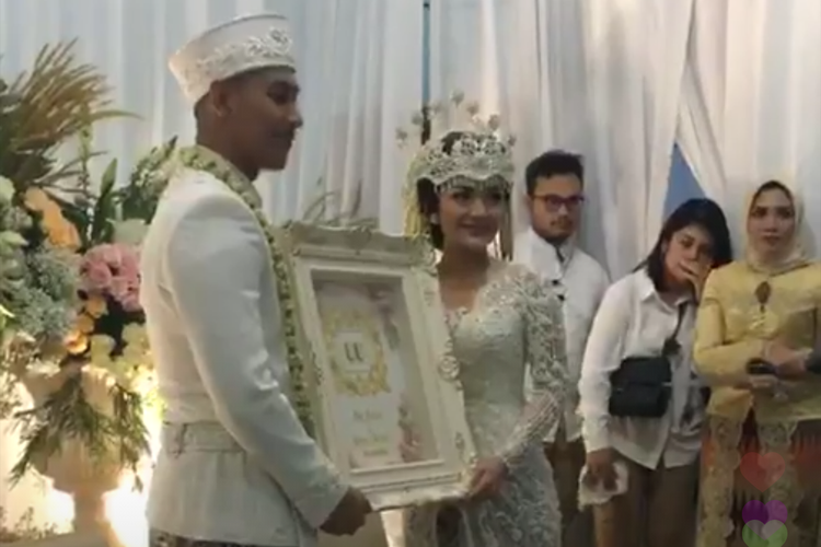 Pernikahan Siti Badriah dan Krisjiana Baharudin.