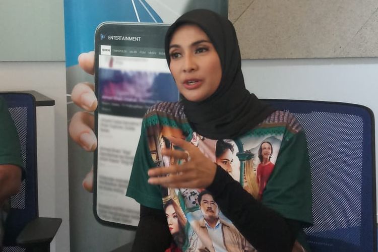 Maudy Koesnaedi berkunjung dalam rangka kegiatan promo Si Doel The Movie 2 di Menara Kompas, Palmerah Selatan, Jakarta Pusat, Selasa (14/5/2019).