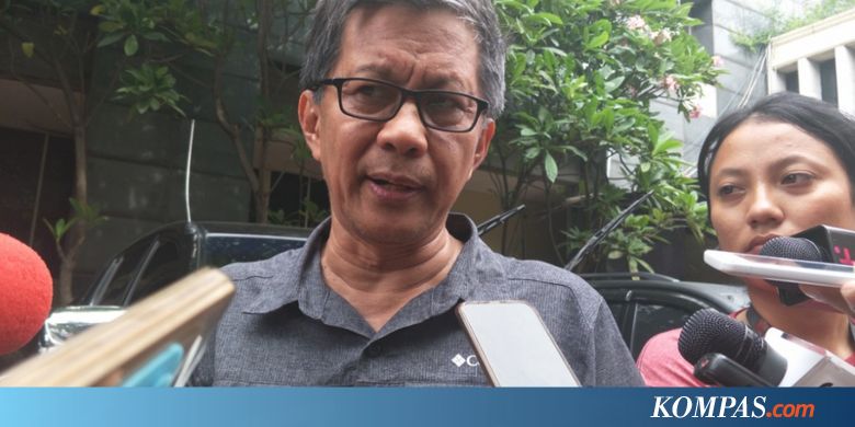 Rocky Gerung Mengaku Terima Foto Wajah Lebam dari Ratna Sarumpaet