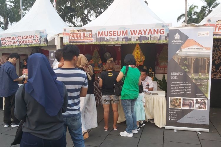 Salah satu stand museum yang ramai dikunjungi oleh pengunjung pagelaran.