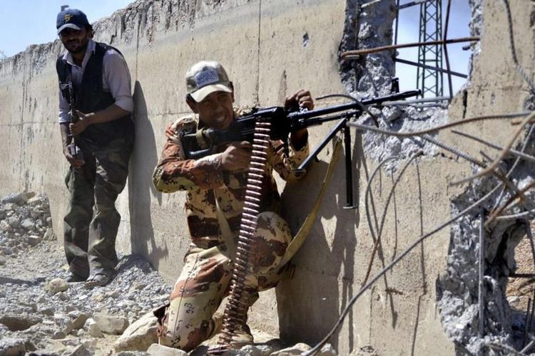 Pasukan Suriah yang didukung Rusia terus mendesak posisi ISIS di kota Deiz Ezzor.