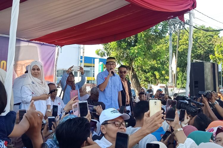 Sandiaga Uno menemui relawannya di Kantor DPD Gerindra Sumbar, Rabu (1/5/2019)