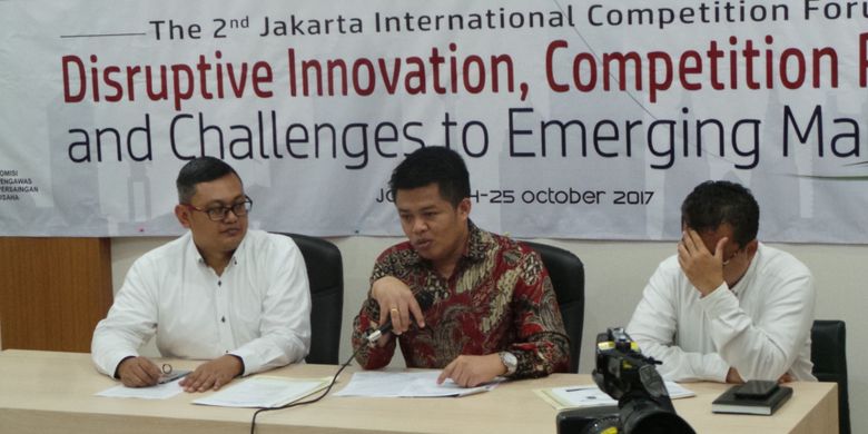 Konferensi pers oleh Komisi Pengawas Persaingan Usaha (KPPU) yang dihadiri Ketua KPPU Syarkawi Rauf, di Kantor KPPU, Jakarta Pusat, Senin (23/10/2017).