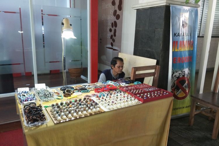 Pedagang batu akik di Balai Kota DKI Jakarta, Minggu (11/3/2018).