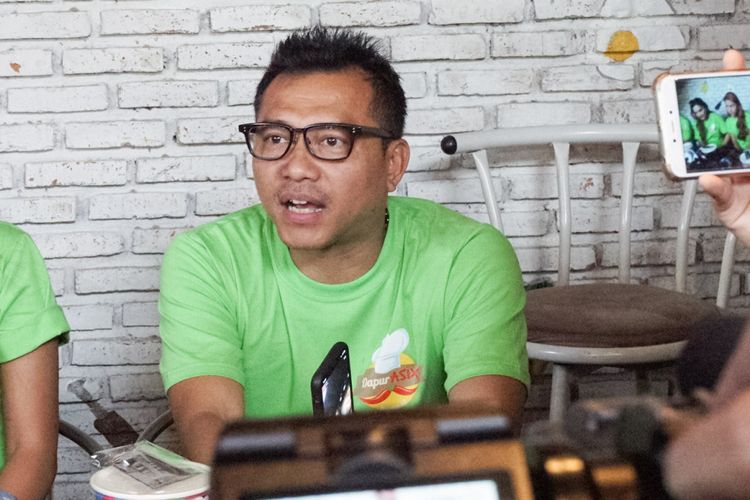 Artis musik yang juga anggota DPR, Anang Hermansyah dalam jumpa pers peluncuran Dapur Asix Menteng, Jakarta Pusat, Minggu (13/5/2018). 