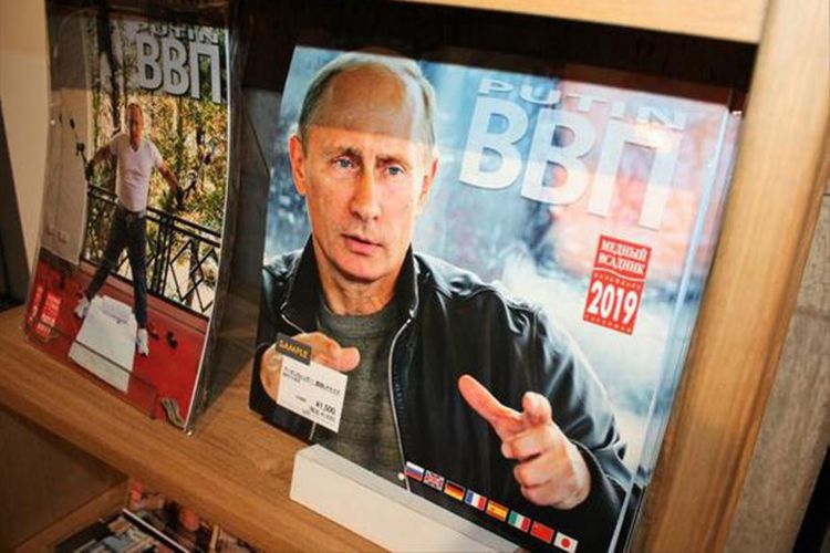 Di beberapa toko kalender Presiden Putin pun terjual habis