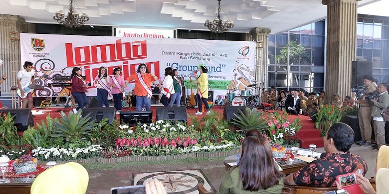 Para Kepala OPD tampil dalam Lomba Lipsing Grub Band dalam rangka HUT Ke 472 Kota Semarang di Hall Balai Kota Semarang, 