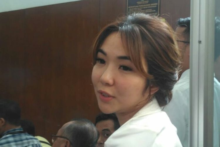 Gisella Anastasia atau Gisel menghadiri sidang proses perceraiannya dari Gading Marten di Pengadilan Negeri Jakarta Selatan, Jalan Ampera Raya, Cilandak, Rabu (12/12/2018).