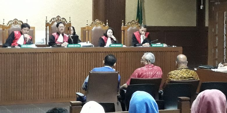 Muhammad Nazaruddin, Arif Wibowo dan Melchias Markus Mekeng saat bersaksi di Pengadilan Tipikor Jakarta, Senin (19/2/2018).