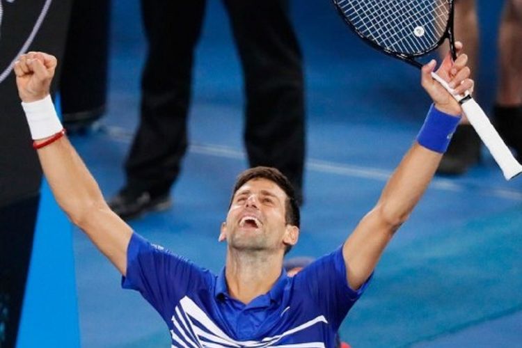 Petenis Serbia, Novak Djokovic, berselebrasi seusai mengalahkan Lucas Pouille di perempat final Australian Open 2019, Jumat 25 Januari. 