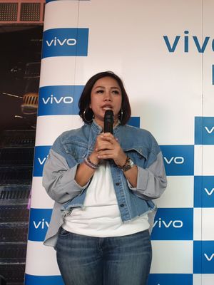 Ilustrasi PR Manager Vivo Indonesia, Tyas K. Rarasmurti, saat memperkenalkan seri S di Indonesia di BSD City, Tangerang Selatan, Rabu (10/7/2019)