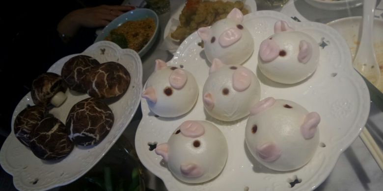 Dimsum dengan warna dan bentuk unik di daerah Central, Hongkong.