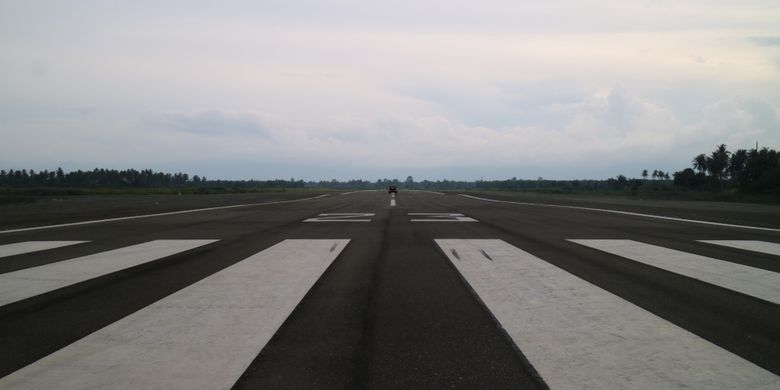 Landasan pacu di Bandara Maleo, Morowali, Sulawesi Tengah, saat kunjungan kerja bersama Dirjen Perhubungan Udara Kementerian PerhubunganSelasa (27/2/2018).