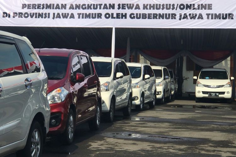 Peresmian taksi online berizin di Jawa Timur.