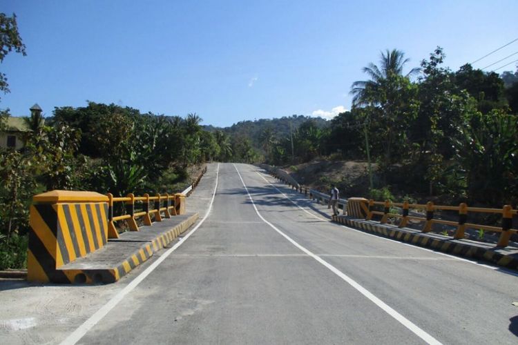 Jalan Poros Selatan Pulau Timor Bantu Akses Warga 2 Kabupaten di NTT.
