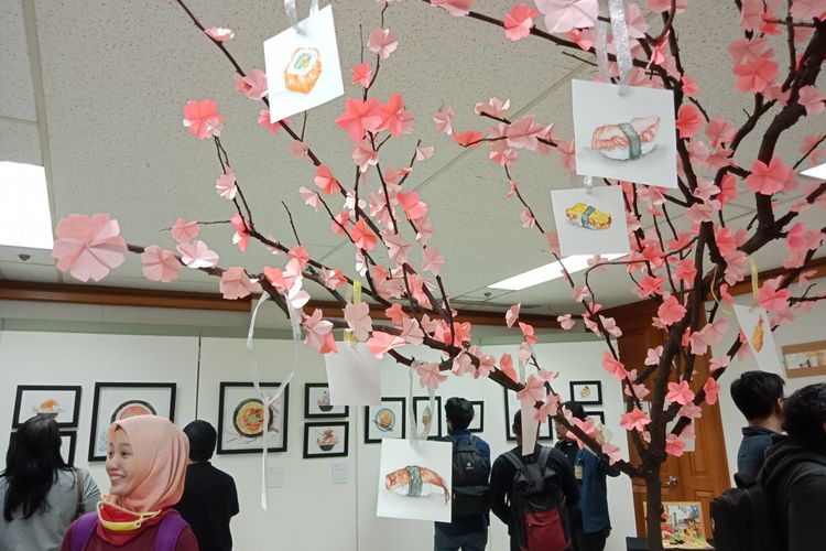 Pohon Kebahagiaan, salah satu karya pada Pemeran Ilustrasi Makanan Jepang bertajuk Ceritamakan dalam rangkaian Japanese Cultural Week 2018 di Japan Foundation, Jakarta, Senin (19/2/2018).