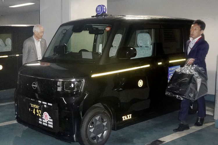 Jepang Mulai Mengoperasikan Taksi Mini Bertenaga Gas Pertamanya