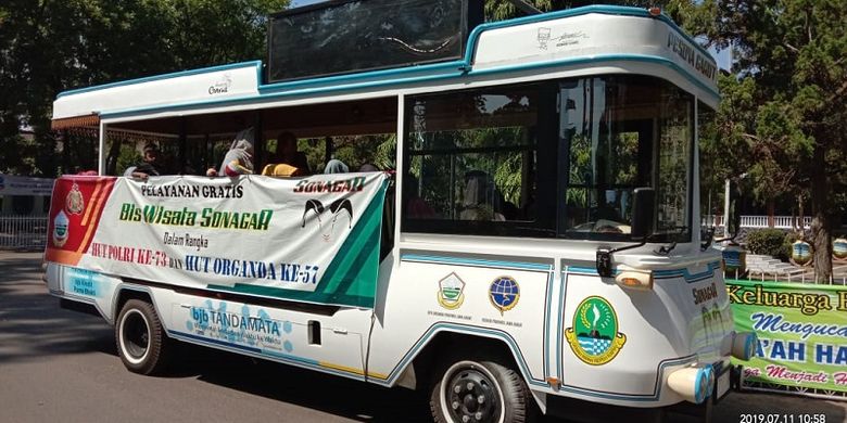 Unit bus wisata Sonagar (Pesona Garut) di Kabupaten Garut