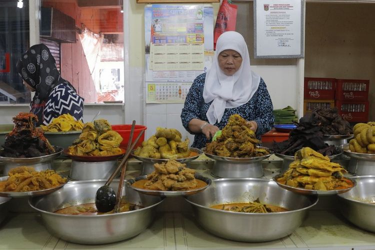 Nasi Kapau Uni Lis di Pasar Lereng, Bukittinggi.