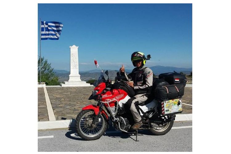 Stephen Langitan, seorang rider yang mengendarai motor dari Jakarta ke London