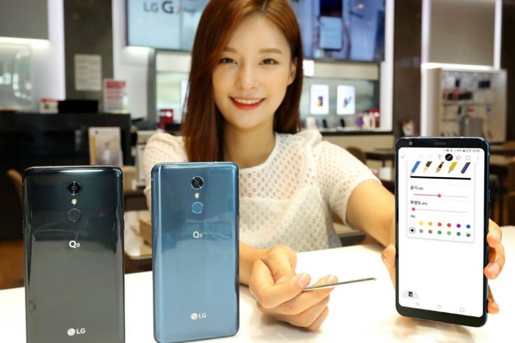 LG resmi perkenalkan LG Q8 2018, ponsel dengan sertifikasi militer. 