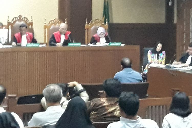 Sidang kasus korupsi dengan terdakwa Bupati nonaktif Kutai Kartanegara Rita Widyasari di Pengadilan Tipikor Jakarta, Rabu (7/3/2018).