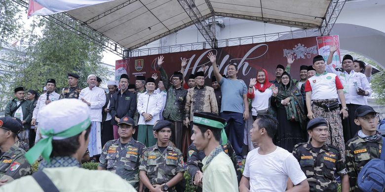 Wali Kota Semarang Hendrar Prihadi bersama Ketua PBNU KH Said Aqil Siradj saat acara Hari Lahir NU ke-96 di Kota Semarang, Minggu (24/3/2019).