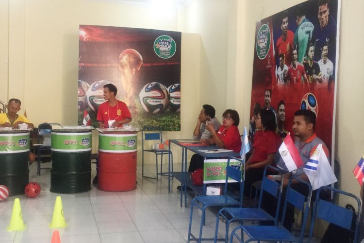TPS unik bertema Piala Dunia di Dukuhan Nayu, Surakarta
